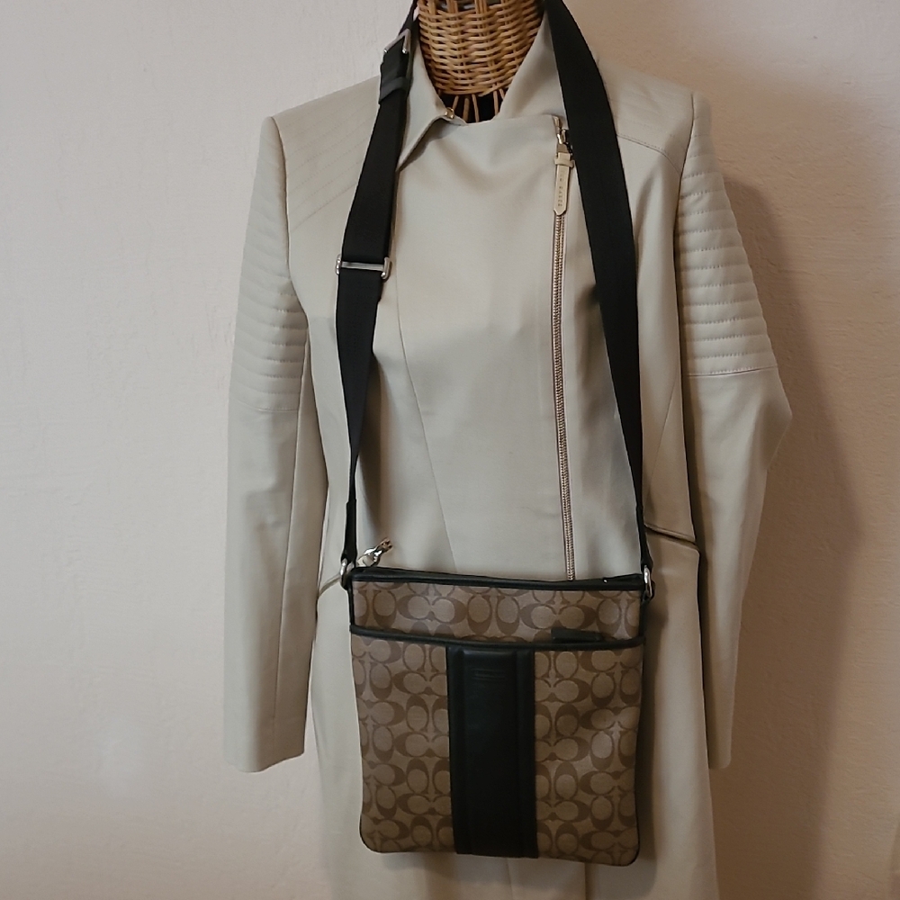 ❤️SALE Coach Monogram Shoulder/Crossbody Bag